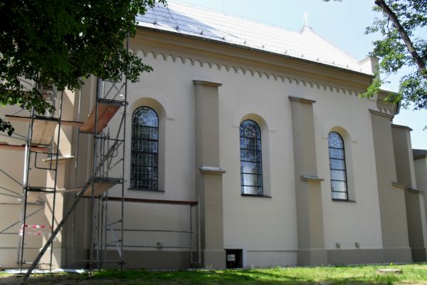 Oprava fasády kostela svatého Floriána - průběh malířských prací