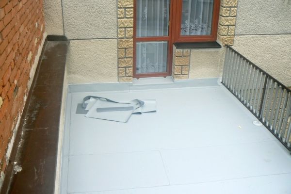 Oprava terasy rodinného domu - Přílepy - pokládka izolační fólie včetně systémových prvků